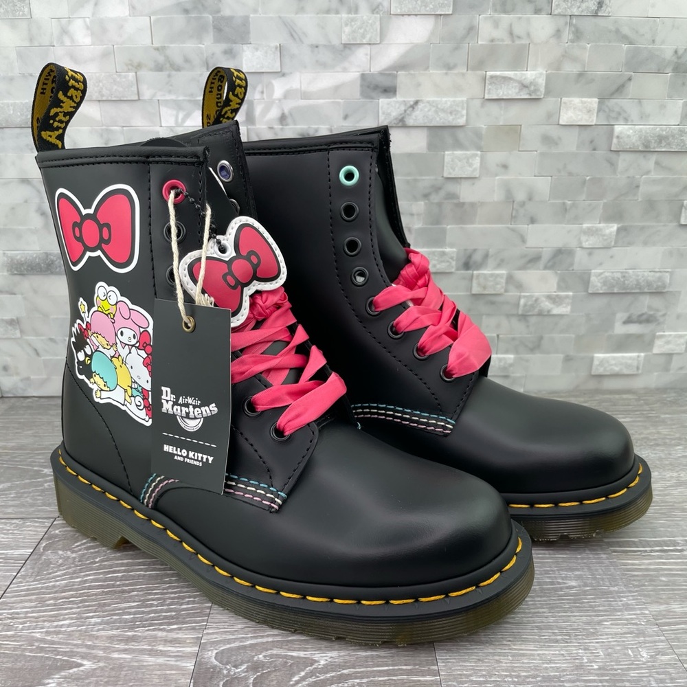 COPY - Dr Martens Boots Wmns X Hello Kitty